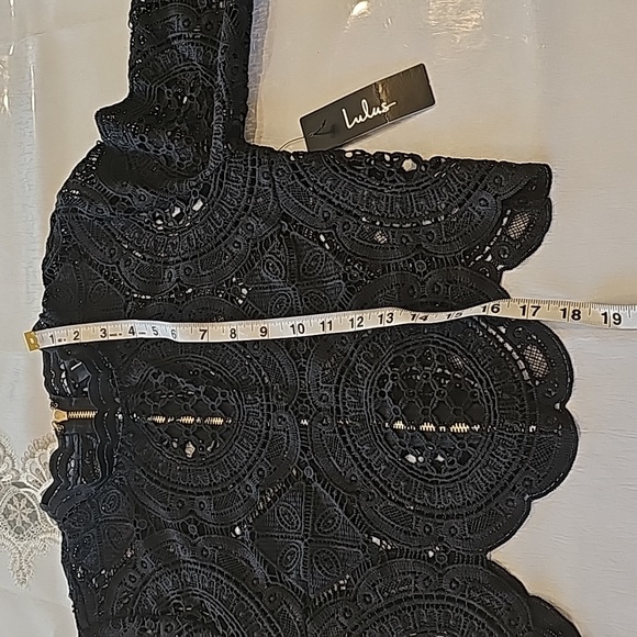 Lulu's Bring Me Back Black Lace Long Sleeve Crop Top Size Small NWT - Picture 8 of 11